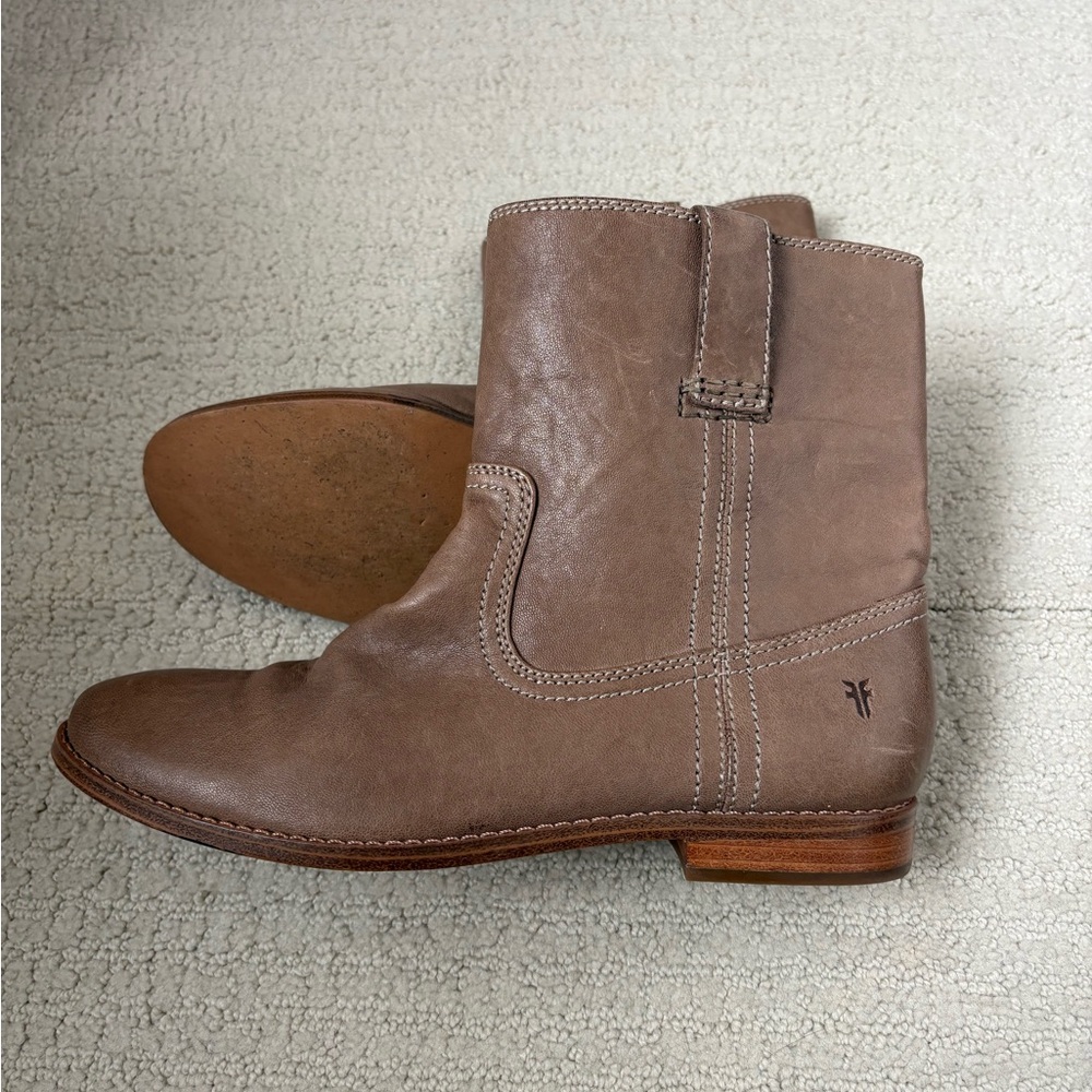 Frye Women's Taupe Leather Ankle Boots Size 7